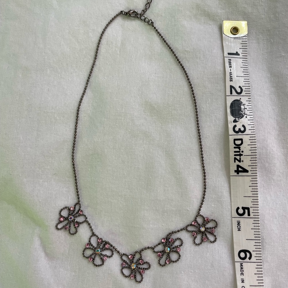 Pretty costume jewelry necklace with five floral details.